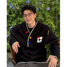 黑色