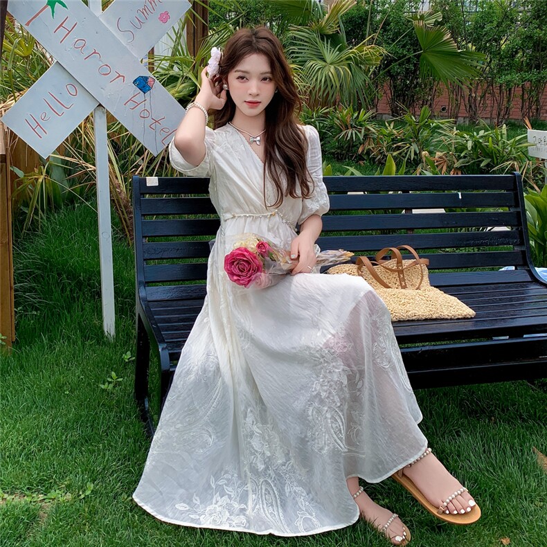 新中式法式V领高级感刺绣连衣裙女米色温柔度假风绝美初恋茶歇裙,女装连衣裙,浙宝208A