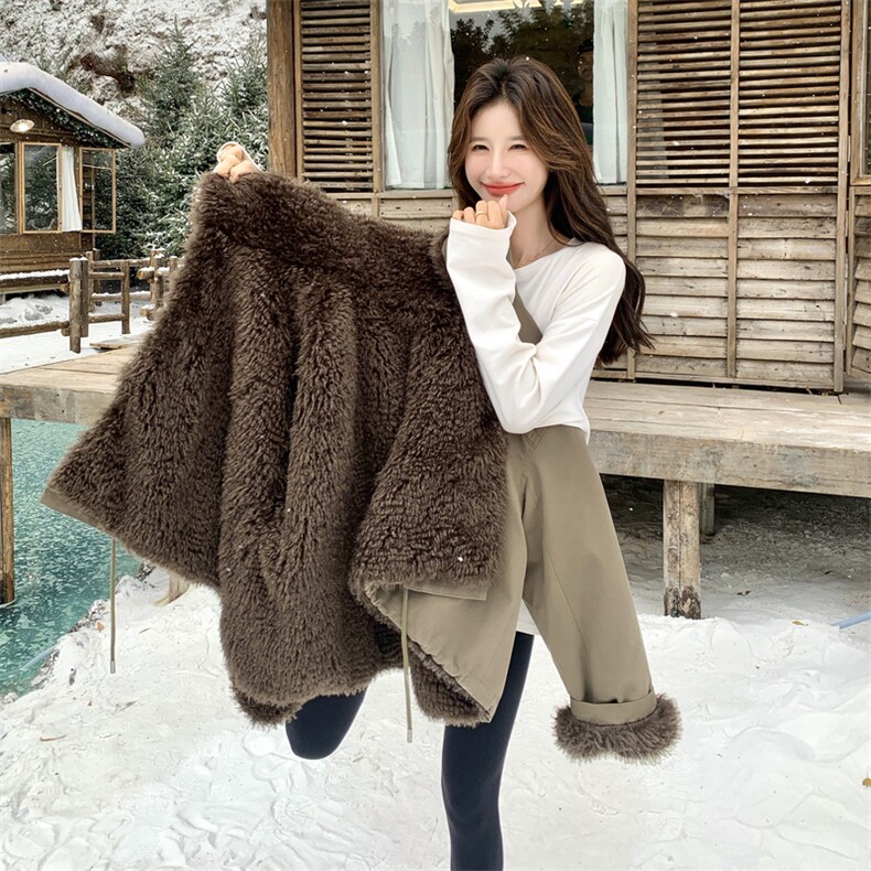 军绿色羊羔毛拼接派克服女2025年冬季新款设计感加绒加厚工装棉服,女装皮草,2C193