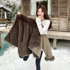 军绿色羊羔毛拼接派克服女2025年冬季新款设计感加绒加厚工装棉服，女装皮草，2C193