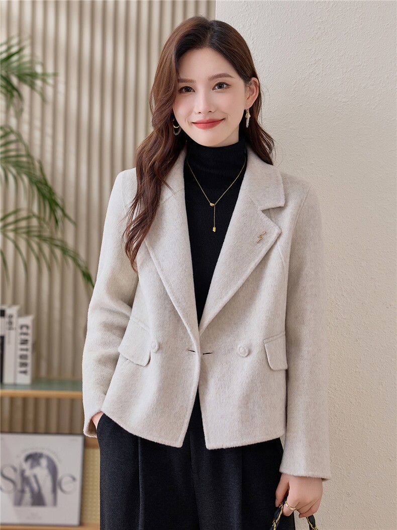 2025冬季宽松显瘦大码小个子法式小香风毛呢外套羊毛外套女带胸针,女装毛呢外套,众宇琦