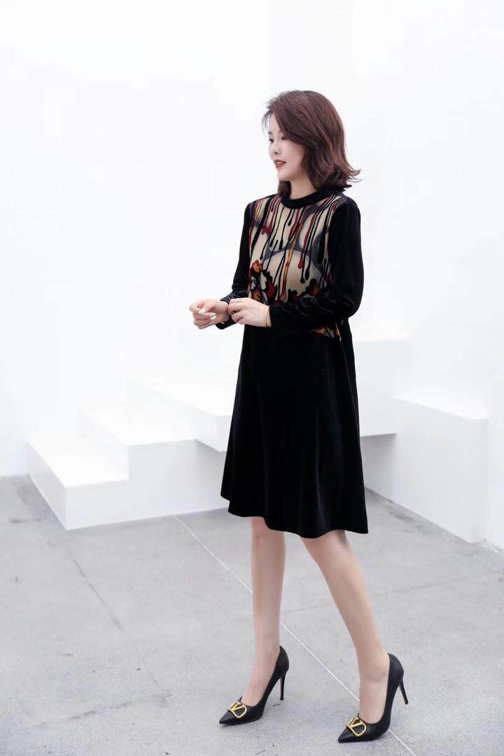 【现货】秋季新款时尚宽松显瘦中长款丝绒连衣裙，女装连衣裙，名怡