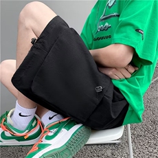 黑色