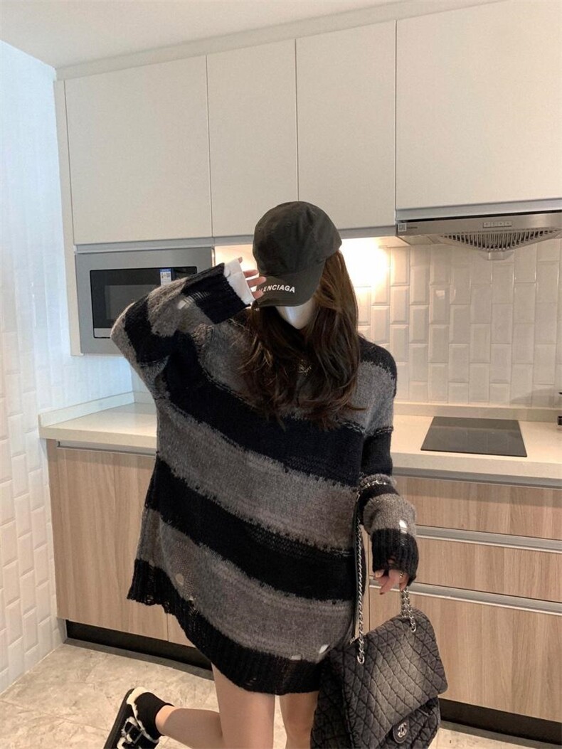 现货秋冬新款条纹破洞毛衣，女装针织衫/毛衣，XTZ style