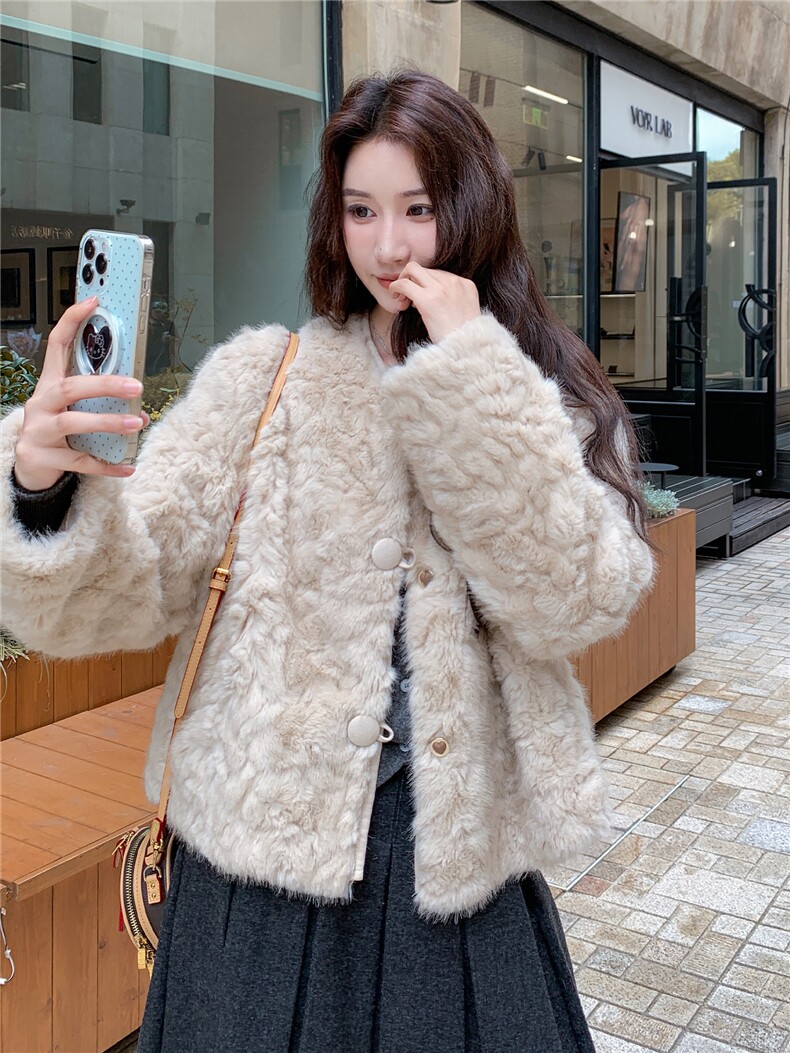 小香风奶杏色羊羔毛外套女秋2025新款高级感宽松加厚保暖毛毛上衣,女装皮草,欣美人