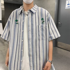 日系刺绣短袖衬衫夏季情侣款竖条纹宽松休闲衬衣男图片