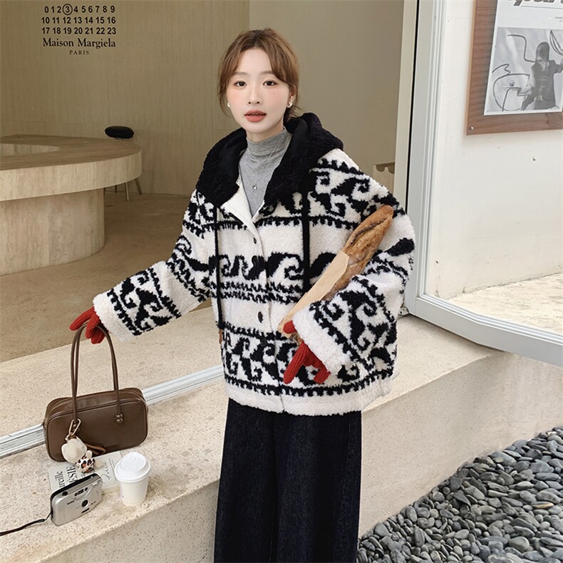 小个子复古减龄宽松皮毛一体撞色连帽颗粒绒羊羔毛外套冬，女装羊羔毛/颗粒绒，卡莱