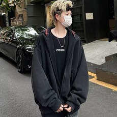 黑色