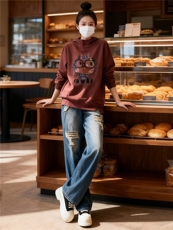 个性简约时尚休闲套装女春款连帽刺绣卡通上衣破洞牛仔长裤两件套，女装套装/套裙，江南