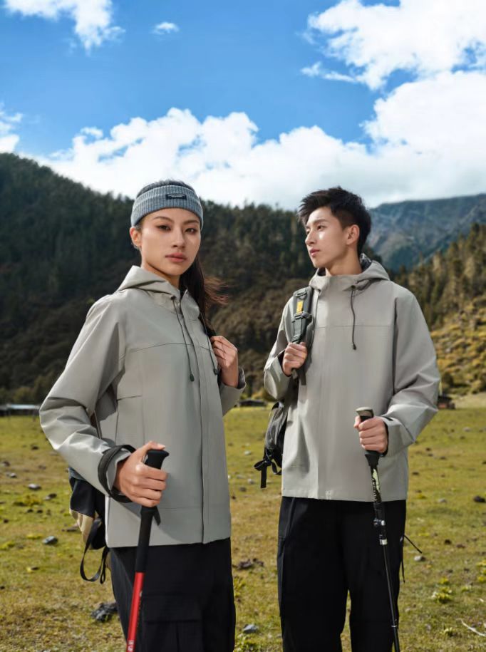 纯色连帽冲锋衣男女同款百搭好看,女装毛呢外套,冬梦尼服饰