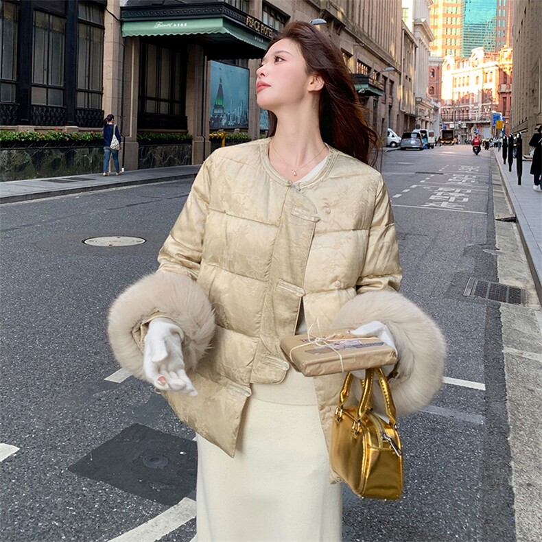 现货！（90新标带检）人丝提花新中式圆领狐狸毛贵气优雅羽绒服女，女装羽绒服，浙宝189