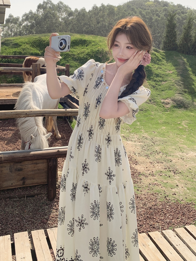 设计感民族风一字领印花长裙夏季新款露肩泡泡袖茶歇桔梗连衣裙女,女装连衣裙,浙宝208A