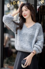 2025年冬季羊毛V领套头针织线衫加厚短款时尚通勤韩版灰色毛衣，女装针织衫/毛衣，小九月