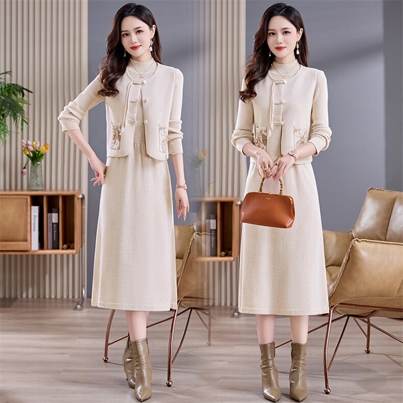 【档口现货】2024年秋季时尚潮流复古马甲刺绣口袋两件套连衣裙，女装连衣裙，魅丽静蓝