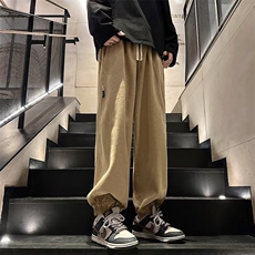 卡其色
