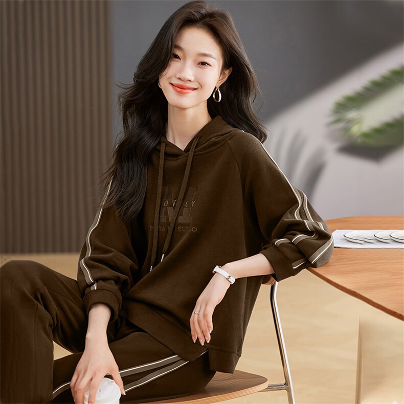 休闲运动女春秋2025新款春装洋气减龄时尚妈妈高端卫衣,女装卫衣/绒衫,丽影随形