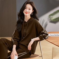 休闲运动女春秋2025新款春装洋气减龄时尚妈妈高端卫衣，女装卫衣/绒衫，丽影随形