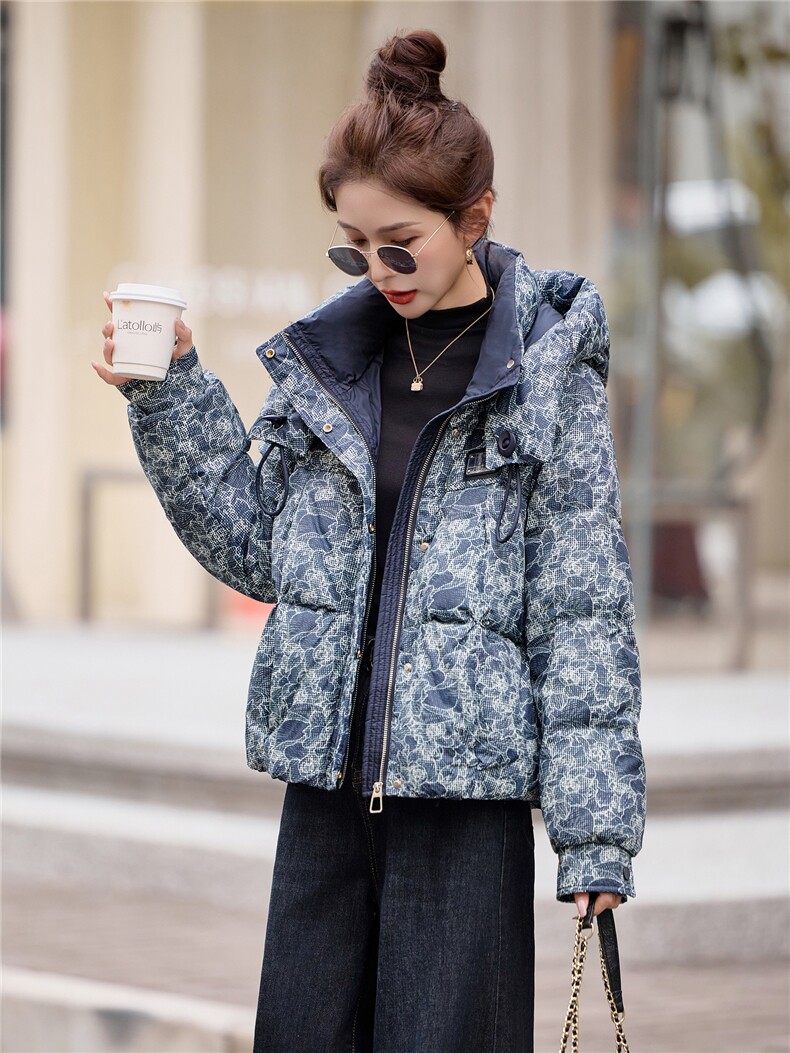 时尚印花连帽白鸭绒羽绒服2025冬季新款,女装羽绒服,余墨
