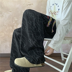 黑色