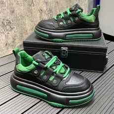 黑绿色