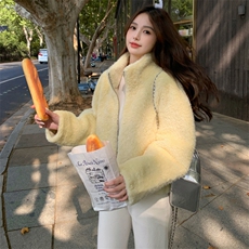 新款主推奶呼呼嫩黄色皮毛一体2639-P185-K278，女装短外套，2C129
