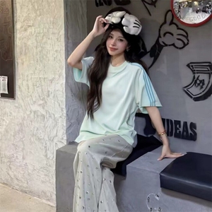 抖音得物品质二开240克宽松纯棉美式潮牌印花三条杠中性风短袖T恤图片