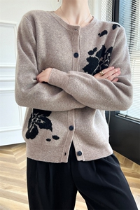2024冬季新款羊毛开衫女圆领拼色提花针织毛衣外搭宽松外套图片