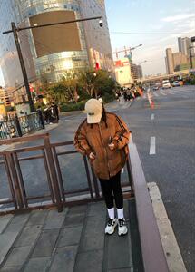 韩版情侣款羽绒服图片