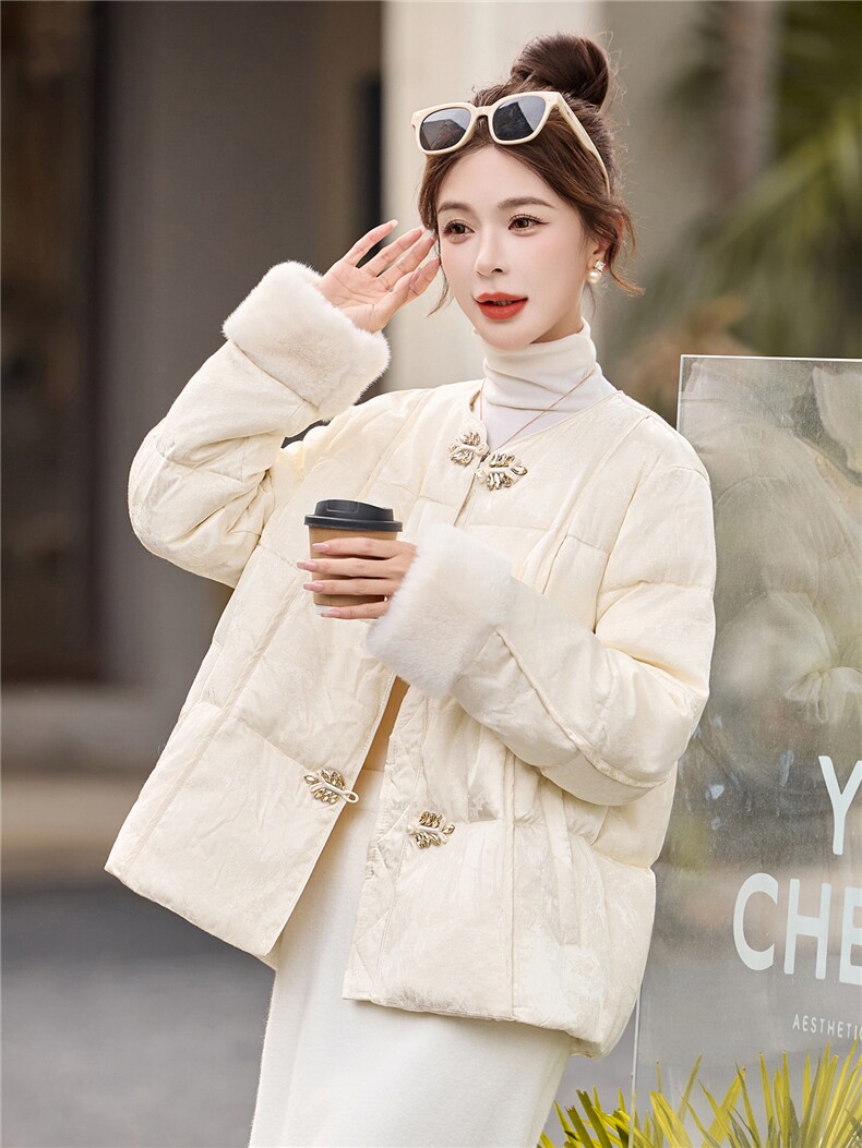 新中式羽绒服女2025冬季新款高级感水貂毛拼接盘扣保暖外套女,女装羽绒服,丽影随形