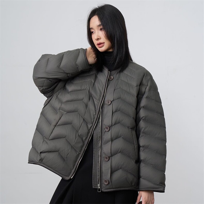 2025年冬季常规白鸭绒保暖休闲风90白鸭绒现货,女装羽绒服,阳光伊恋