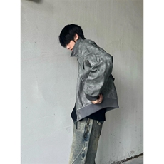灰色