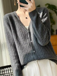【正品清仓】V领100羊毛针织开衫短款上衣宽松提花春秋毛衣外搭图片