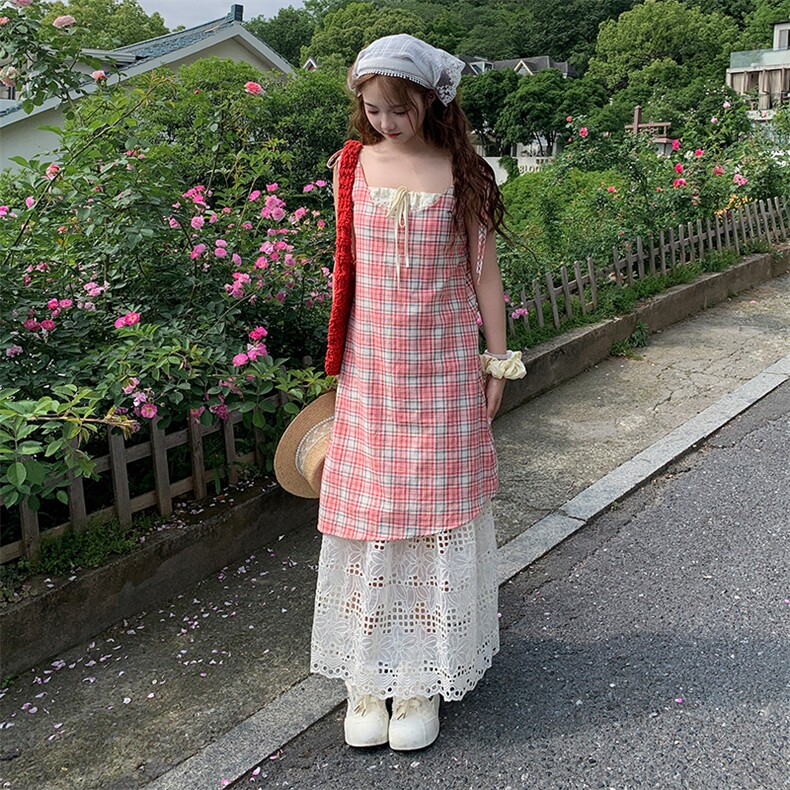 森系田园风红色格纹连衣裙女2025夏季新款超火蕾丝拼接漂亮吊带裙,商品下架区,网红馆