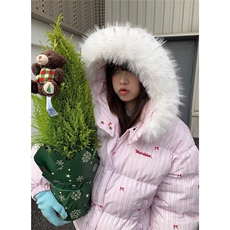 粉红色