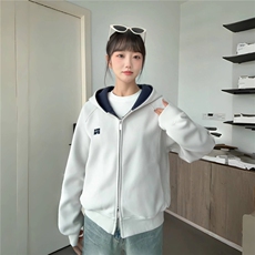 骨白色