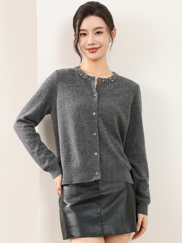 2025年秋季时尚百搭通勤简约休闲重工钉钻开衫，女装羊毛衫，佰旭羊绒
