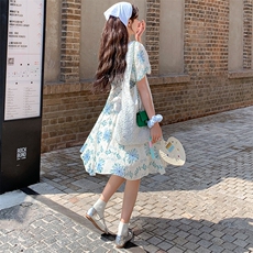 蓝色碎花泡泡袖连衣裙女夏季2024新款法式气质小个子减龄茶歇裙子，女装连衣裙，天使之佳话