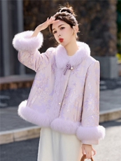 现货2025新中式气质优雅绣花真狐狸毛时尚减龄皮草90白鸭绒羽绒服，女装羽绒服，卡杰菲