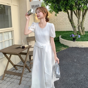 2025夏季新款法式浪漫飘带收腰淡人连衣裙时髦气质减龄初恋小白裙图片