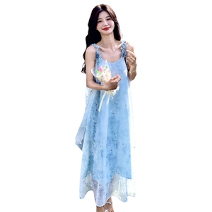 浅蓝色网纱拼接连衣裙女夏季2025法式超仙立体花朵肩带设计吊带裙图片
