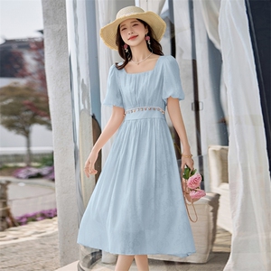 2025夏季方领印花温柔风仙女裙简约设计感泡泡袖高腰连衣裙图片