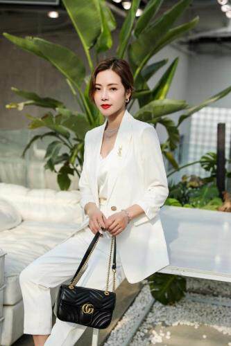 春装大量上新，时尚连衣裙，套装，女装连衣裙，多莱娜