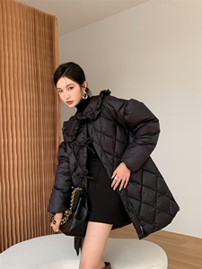 蝴蝶结羽绒服图片