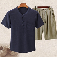 深蓝上衣+豆绿短裤