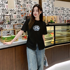 现货已出。2024夏季中式前片破缝下摆开叉绣花T恤P49-K75，女装T恤，慧峰