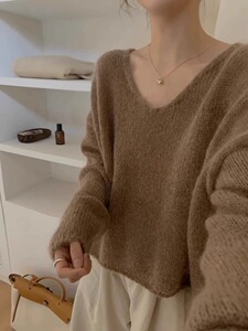 简约风V领毛衣女宽松显瘦羊毛衫秋冬季新款百搭长袖上衣图片