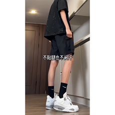 黑色