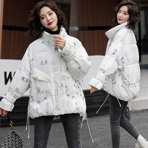 2022冬季新款时尚立领短款保暖舒适气质字母印花羽绒服90%，女装羽绒服，时尚俏佳人