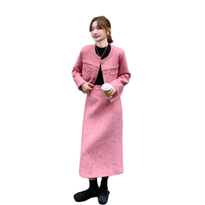 小香风羽绒服套装女2025年冬季新款气质高级感粉色配半身裙两件套图片