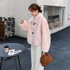 轻奢千金感皮毛一体牛角扣外套女2025新款冬季时髦淡人羊羔毛棉服，女装皮草，2C056